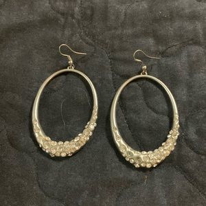 Earrings unknown of the brands.